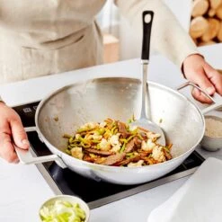 Demeyere Industry 5 RVS Wokpan – Wokpan Inductie – 30 Cm –2 Handvaten – PTFE-vrij 13 Demeyere Industry 5 RVS Wokpan – Wokpan Inductie – 30 Cm –2 Handvaten – PTFE-vrij -Kookgerei Serviesgoed Winkel 1200x1200 282