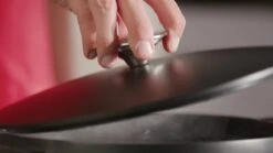 Tefal Trattoria Braadpan - Ø28 Cm - Inclusief Deksel -Kookgerei Serviesgoed Winkel 1200x674 2