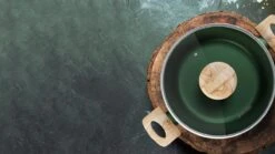 Forest, Braadpan Met Deksel – Ø 16 Cm – 100% Gerecycled Aluminium – Geschikt Voor Alle Warmtebronnen - Duurzame Pan – PFOA Vrij – Sudderpan – Stoofpan – 2.5 L 10 Forest, Braadpan Met Deksel – Ø 16 Cm – 100% Gerecycled Aluminium – Geschikt Voor Alle Warmtebronnen - Duurzame Pan – PFOA Vrij – Sudderpan – Stoofpan – 2.5 L -Kookgerei Serviesgoed Winkel 1200x675 1