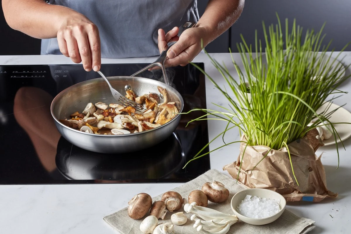 Demeyere Essential 5 RVS Koekenpan – Koekenpan Inductie - 24 Cm – PTFE-vrij 4 Demeyere Essential 5 RVS Koekenpan – Koekenpan Inductie - 24 Cm – PTFE-vrij - Afbeelding 4