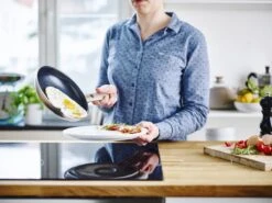 GreenPan Cambridge Hapjespan Met Deksel 28cm - Brons - Inductie - PFAS-vrij -Kookgerei Serviesgoed Winkel 1200x899 5