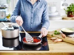 GreenPan Cambridge Hapjespan Met Deksel 28cm - Brons - Inductie - PFAS-vrij -Kookgerei Serviesgoed Winkel 1200x899 6