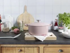BK Bourgogne Braadpan Ø 24 Cm - Roze - Gietijzer - Inductie 7 BK Bourgogne Braadpan Ø 24 Cm - Roze - Gietijzer - Inductie -Kookgerei Serviesgoed Winkel 1200x912 1
