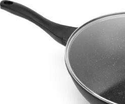 Swiss Pro+ - Marmeren Wokpan - Ø 32 Cm - Geschikt Voor Alle Warmtebronnen -Kookgerei Serviesgoed Winkel 1200x997