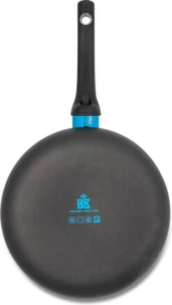 BK Blue Label Basics Hapjespan - Ø 24 Cm - Keramisch (PFAS Vrij) - Geen Inductie -Kookgerei Serviesgoed Winkel 679x1200