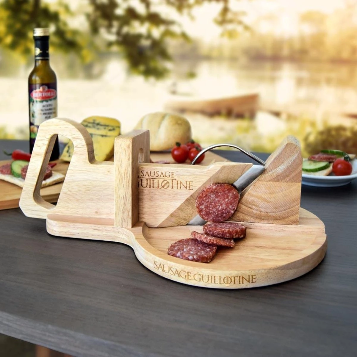 MikaMax Worst Guillotine - Worstsnijder - Worst Snijplank - Sausage Guillotine - Makkelijk Schoon Te Maken - RVS Mes - Bamboe - 30 X 19cm 5 MikaMax Worst Guillotine - Worstsnijder - Worst Snijplank - Sausage Guillotine - Makkelijk Schoon Te Maken - RVS Mes - Bamboe - 30 X 19cm - Afbeelding 5