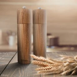 Dieux® - Peper En Zoutmolen Set - Cilinder Vorm - 22CM - Zout Peper Kruiden - 2 Stuks - Acacia Hout - Instelbare Maalgraad - Duurzaam - Luxe Kwaliteit - Hervulbaar - Pepermolen - Zoutmolen - BBQ Accesoires - Pasen 11 Dieux® - Peper En Zoutmolen Set - Cilinder Vorm - 22CM - Zout Peper Kruiden - 2 Stuks - Acacia Hout - Instelbare Maalgraad - Duurzaam - Luxe Kwaliteit - Hervulbaar - Pepermolen - Zoutmolen - BBQ Accesoires - Pasen -Kookgerei Serviesgoed Winkel 1200x1200 170