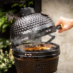 BluMill Kamado BBQ Egg - Kamado 13 Inch - Incl. Vlees Thermometer - Houtskoolbarbecues - Zwart - Ø 27cm -Kookgerei Serviesgoed Winkel 1200x1200 359