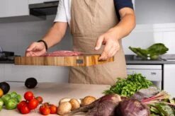 VDN Professionele Snijplank Acacia Hout Met Sapgeul En Handvatten – Hakblok 26x38x3.5 Cm -Kookgerei Serviesgoed Winkel 1200x798 4