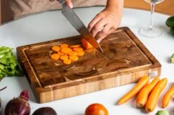 VDN Professionele Snijplank Acacia Hout Met Sapgeul En Handvatten – Hakblok 26x38x3.5 Cm -Kookgerei Serviesgoed Winkel 1200x799