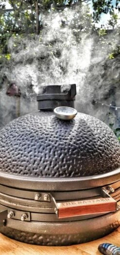 The Bastard Urban Medium - Kamado Barbecue - Kamado BBQ 29 The Bastard Urban Medium - Kamado Barbecue - Kamado BBQ -Kookgerei Serviesgoed Winkel 567x1200